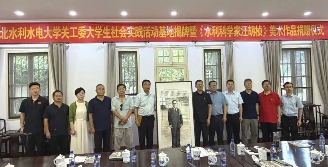 大别山麓的佛子岭水库碧波如镜