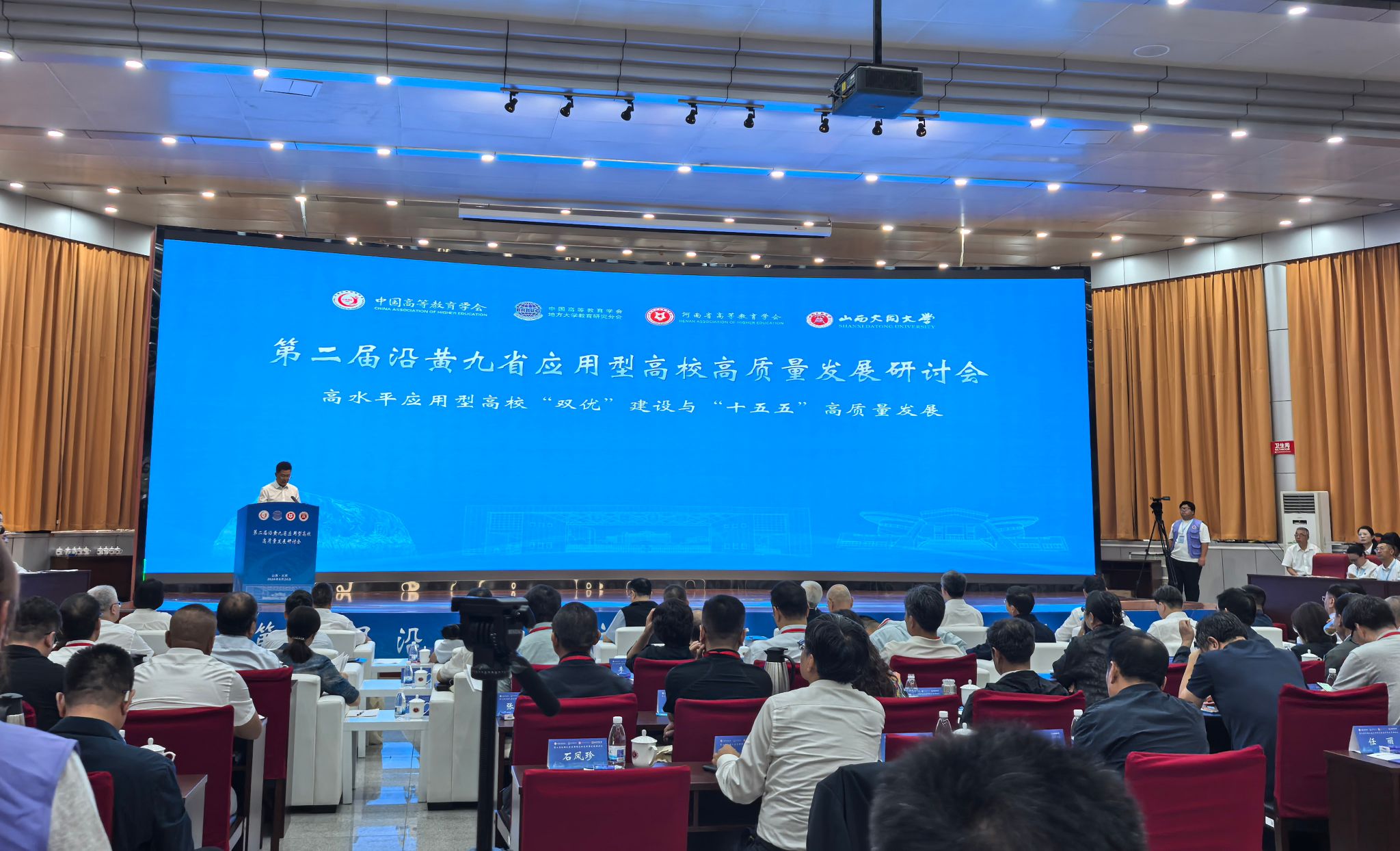 围绕生态环境管理类课程教学与学科建设